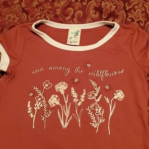 Maroon/pink flower tee